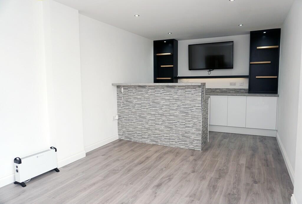 Garage/Bar