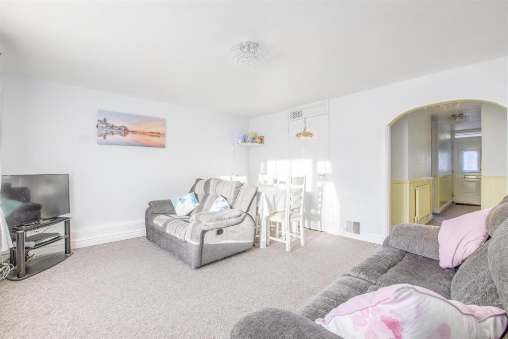 Flat 4, Seven Acre house, Queensmead Road, HP10 9X