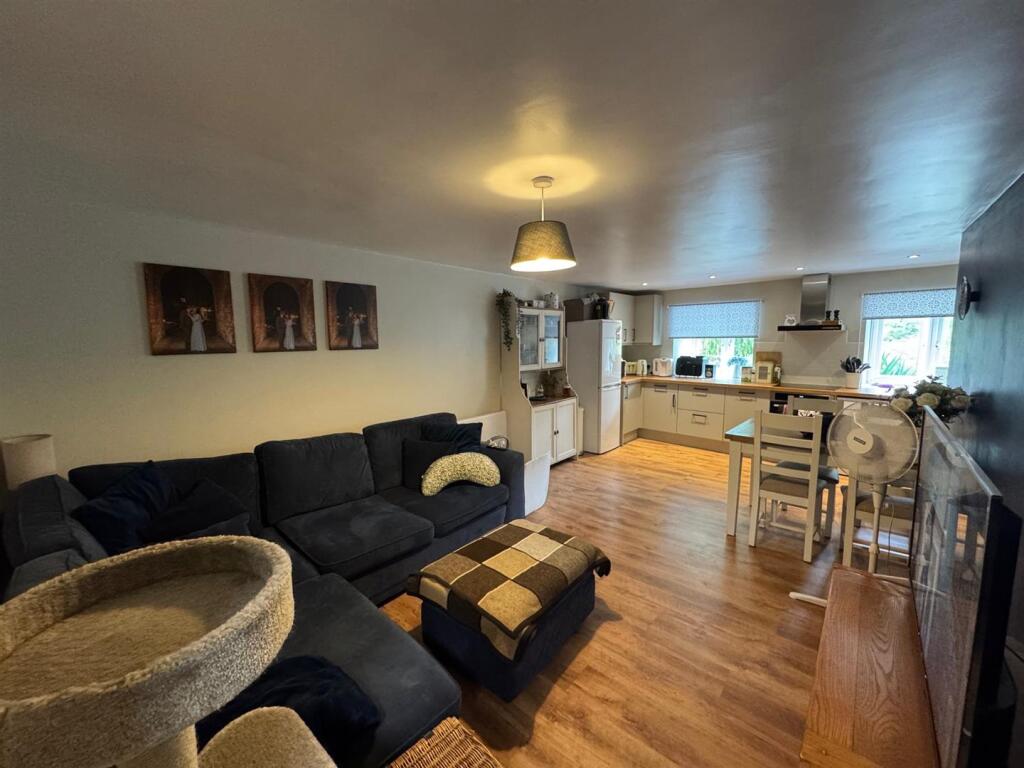 OPEN PLAN KITCHEN/DINING/LIVING ROOM