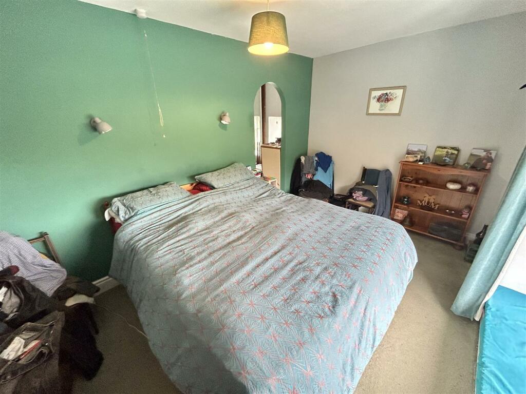 Ensuite bedroom 1