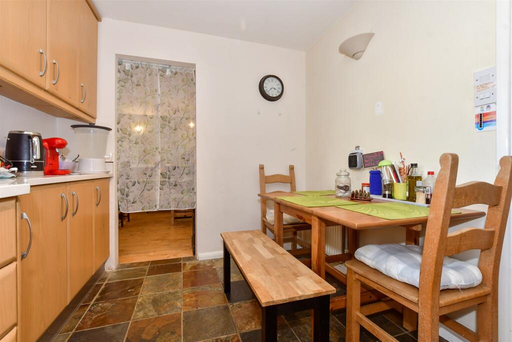 Kitchen/ Breakfast Room