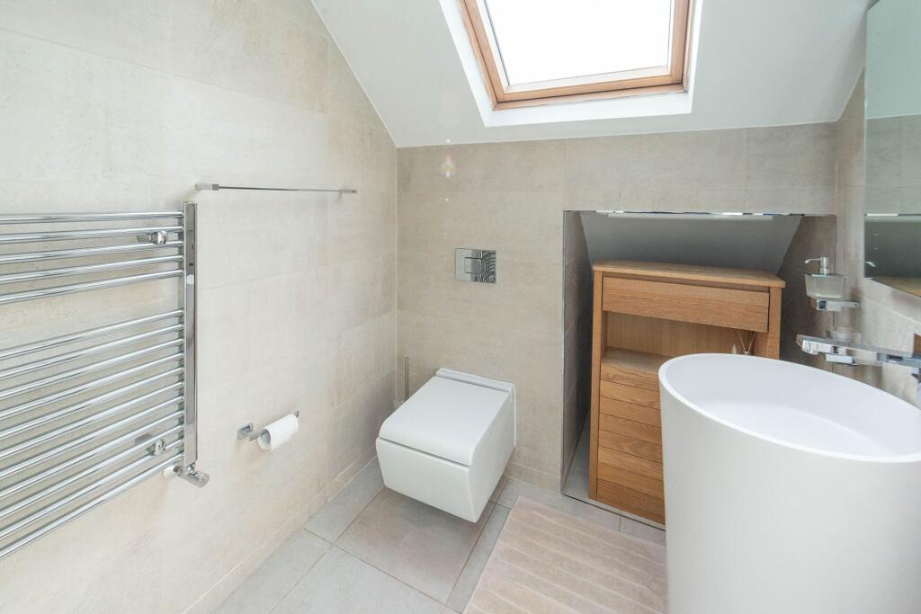 SIX DOUBLE BEDROOMS AND FOUR BATHROOMS