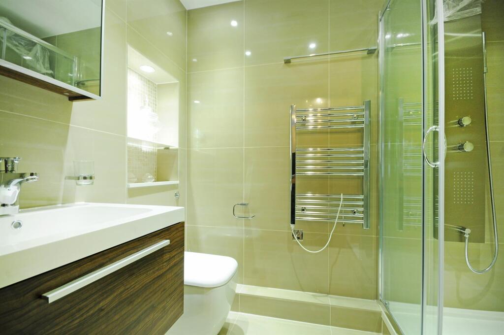 Bathroom1.JPG