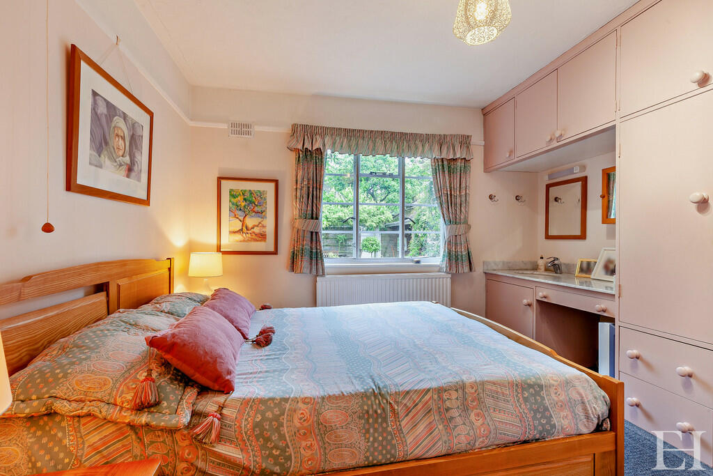 8601488-interiorW...