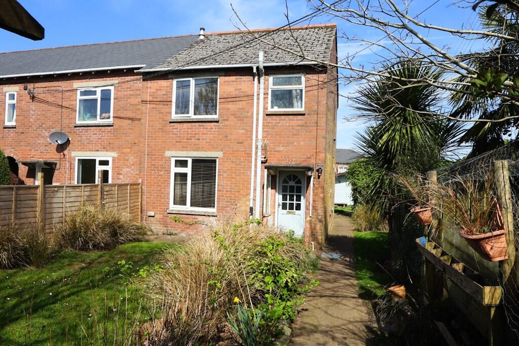 Hill Crest, big plot & no chain, needs renovation