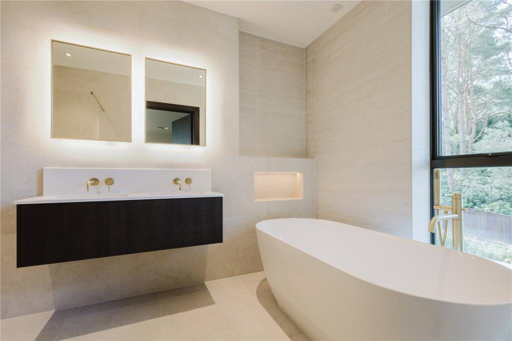 Main En Suite