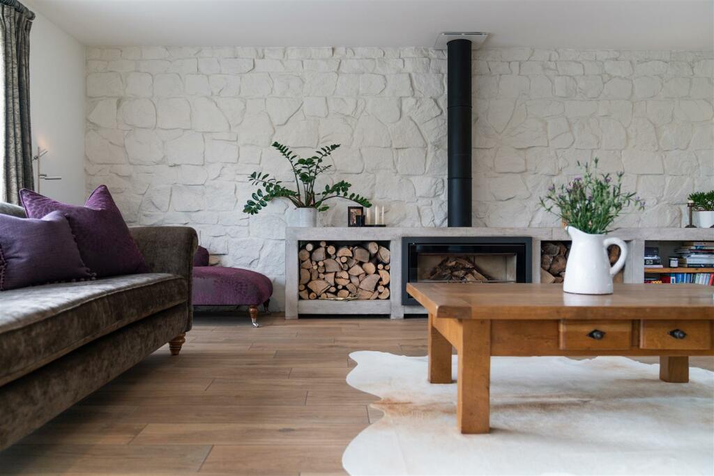Living Area-9.jpg
