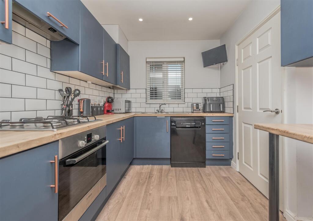 Fitted Breakfast Kitchen: