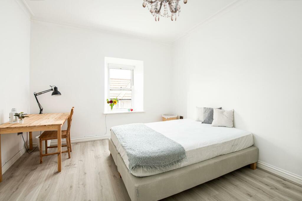 Bedroom1_1.jpg