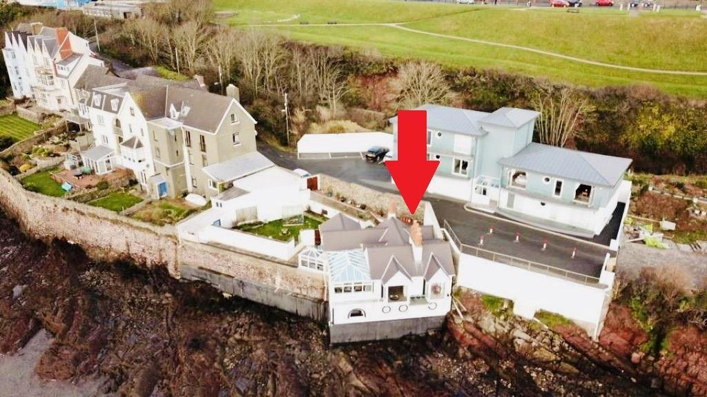 Pier Cottage - Arrow.jpg