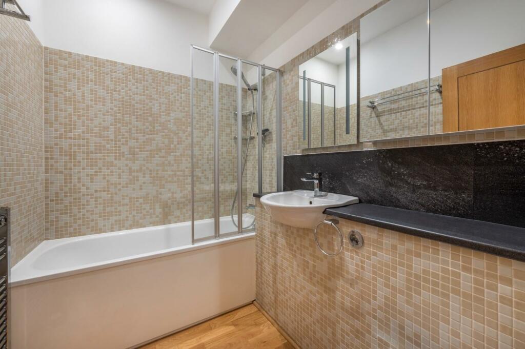bathroom (2).jpg