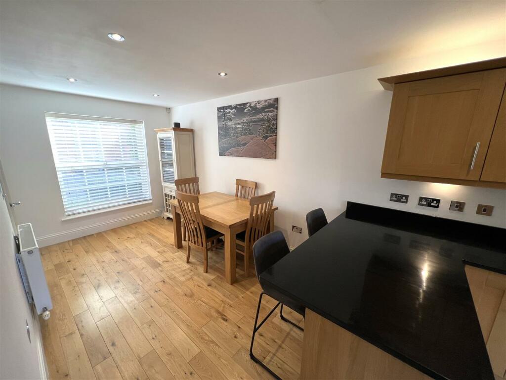 Dining Area.JPG