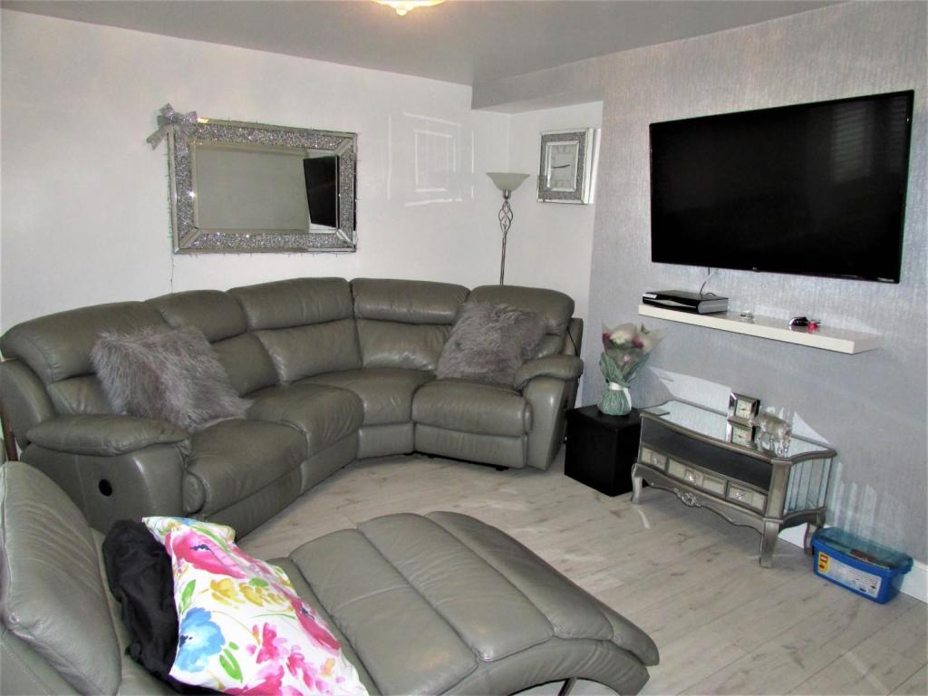 RosebankRd76lnge2.JPG