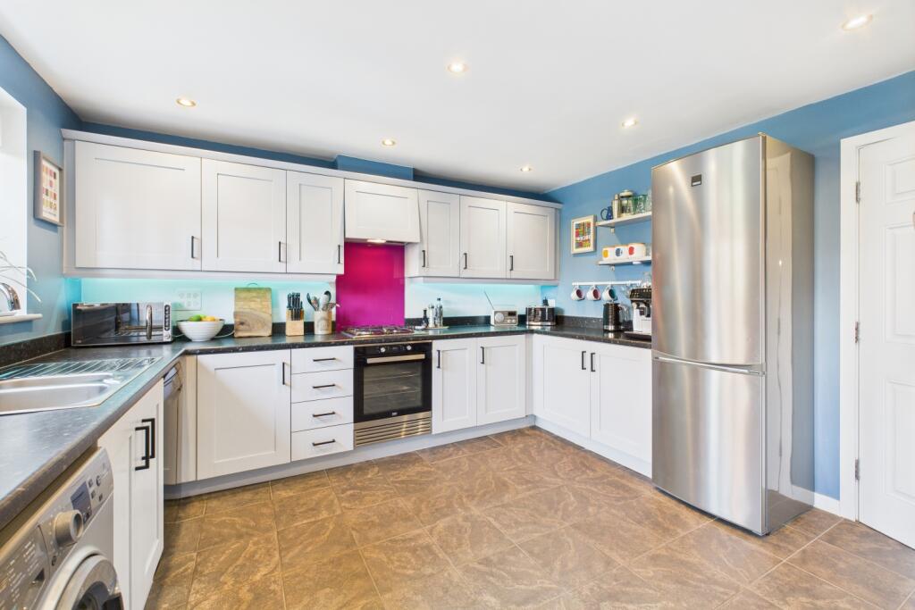 CAM03162G0-PR0289-STILL003