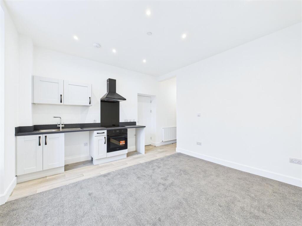 Sitting Room / Kitchen / Dining Area