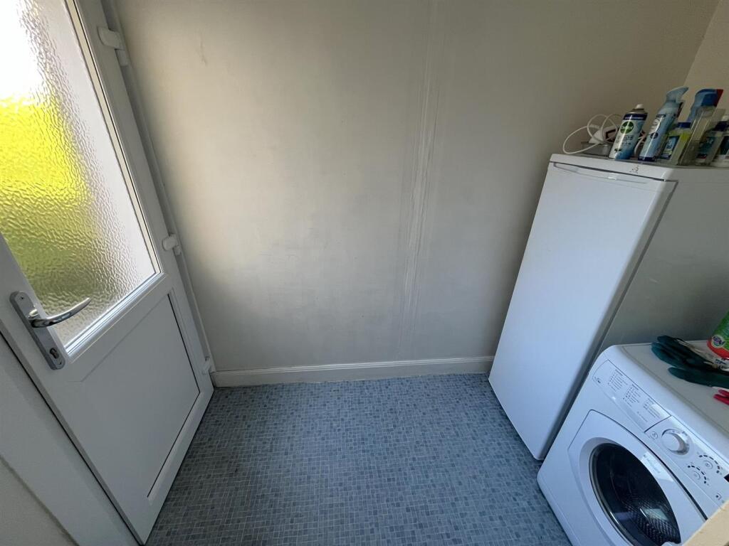 UTILITY/ REAR VESTIBULE