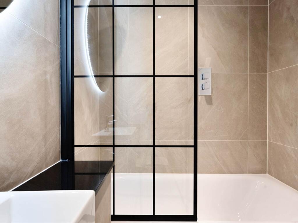 flat 11 bathroom 3