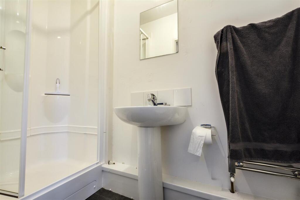 Ensuite 1.jpeg