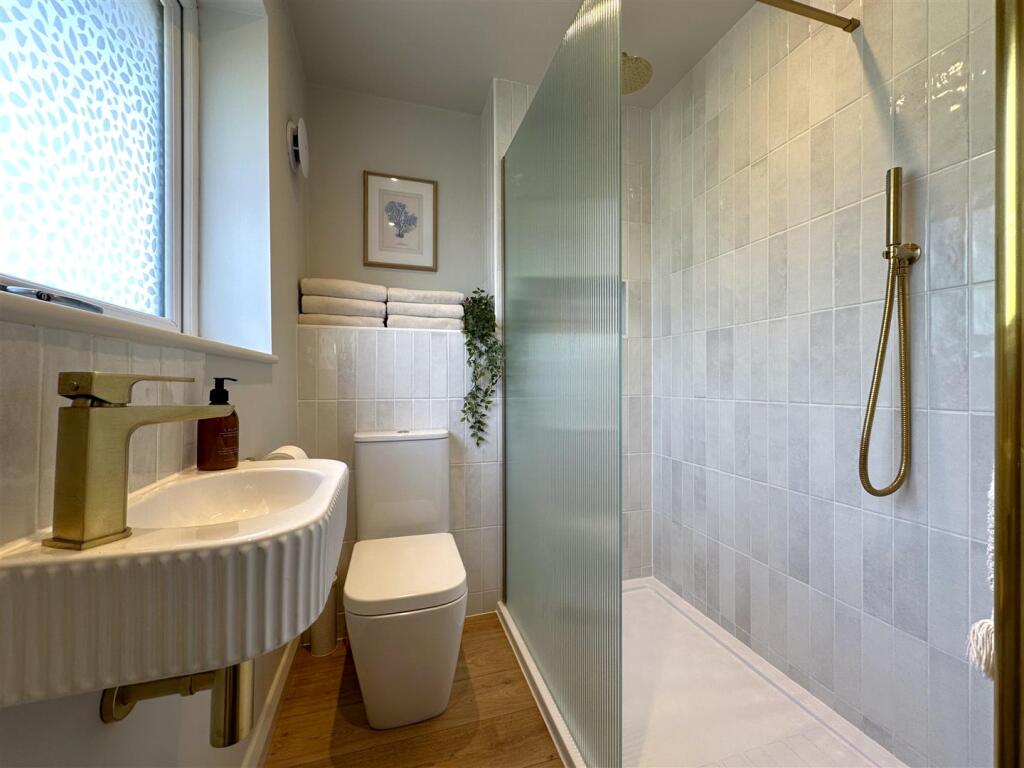 Beautiful En-Suite Shower Room 067