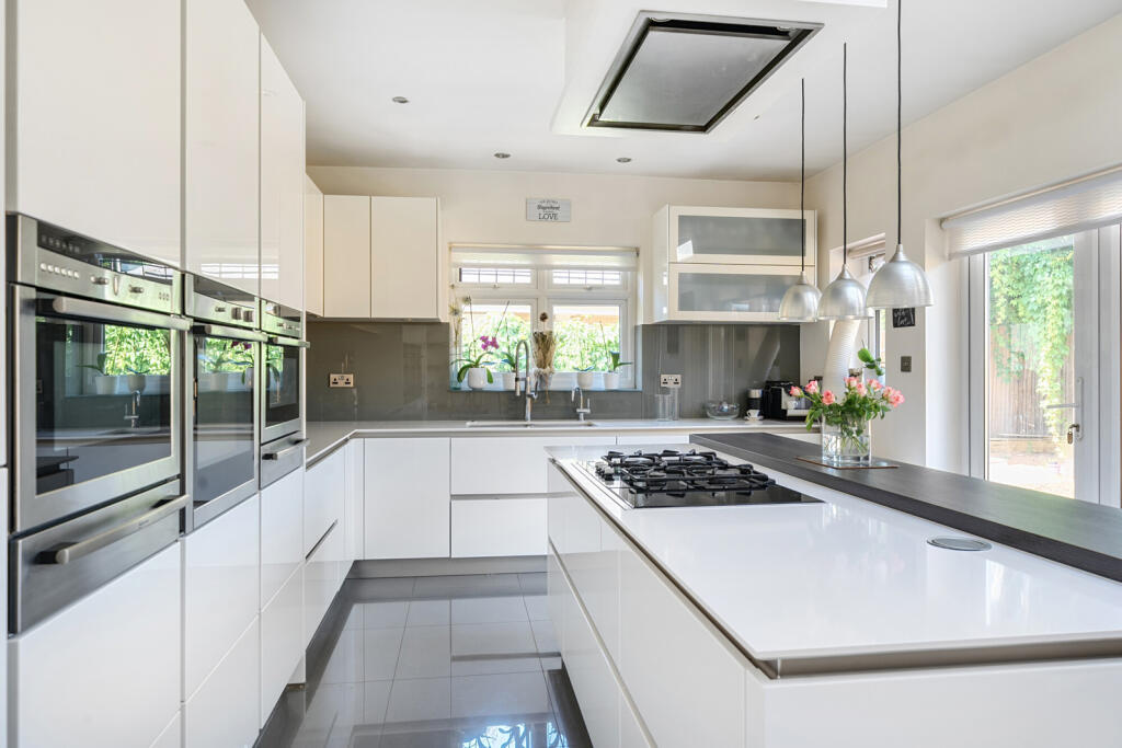 1320482-16-686d3f...