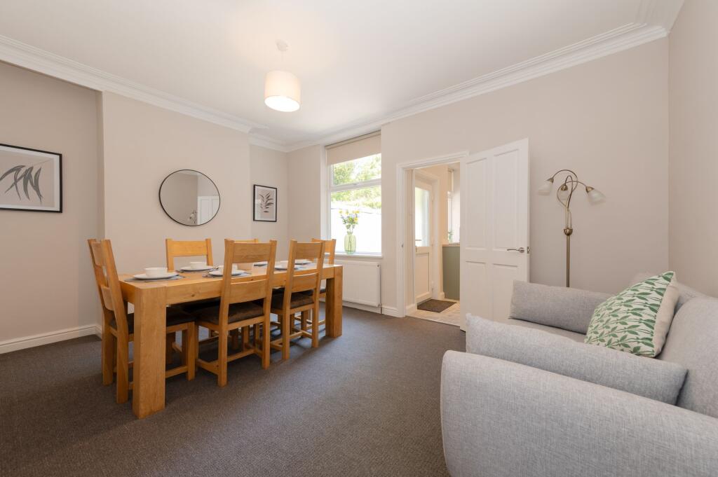 KITCHEN DINER AND LOUNGE