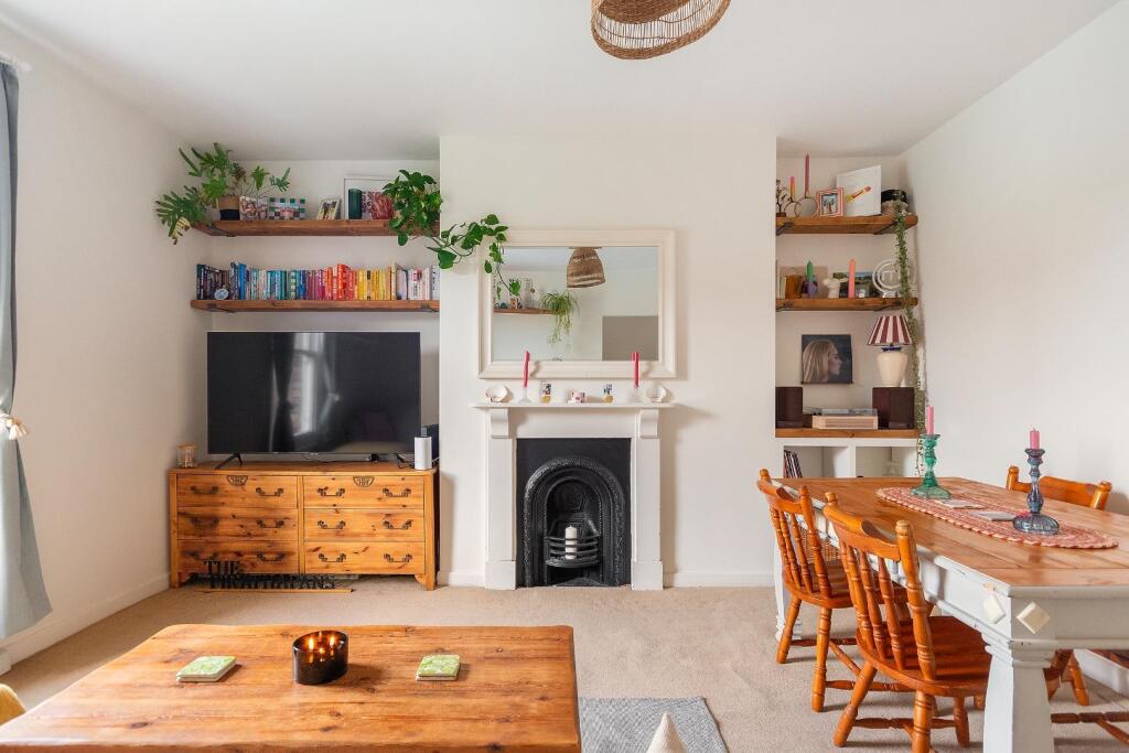 2Z4R6RD - Lounge Diner B.jpg