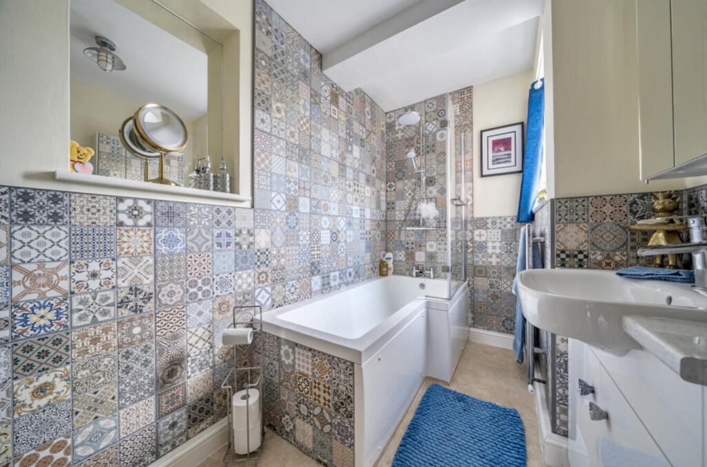 1359640-19-68d6e4331d558