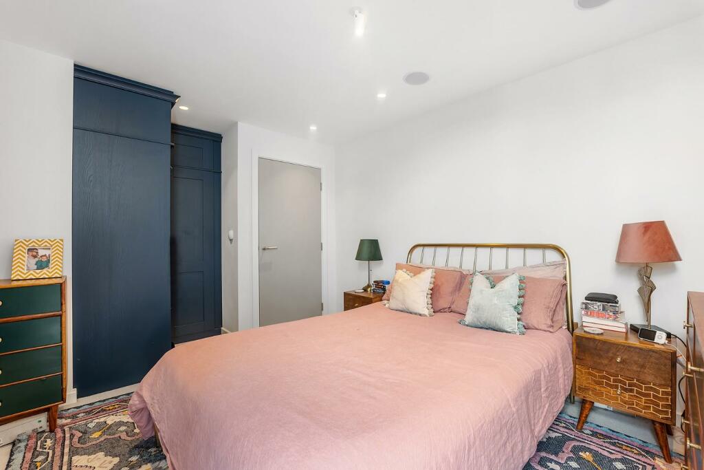 Principal bedroom (2).JPG