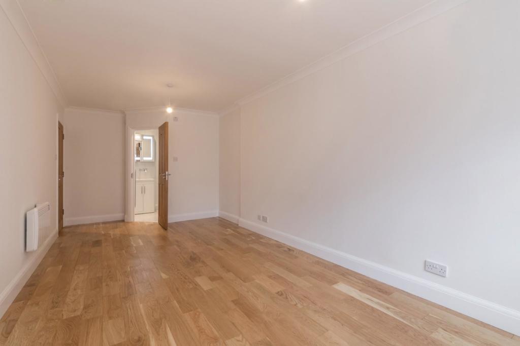BEDROOM 4.jpg