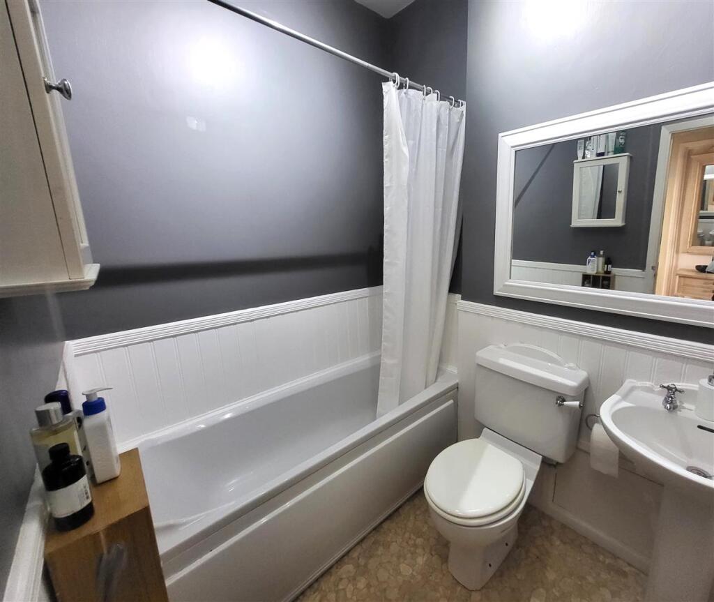 bathroom (1).jpg