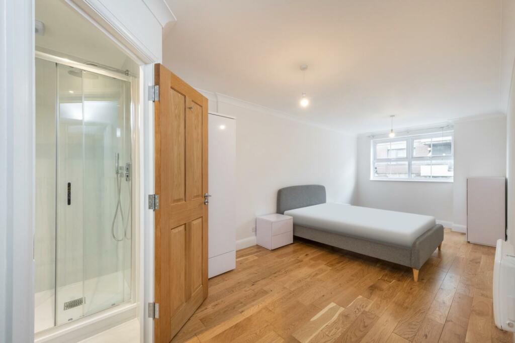 bedroom (2).jpg