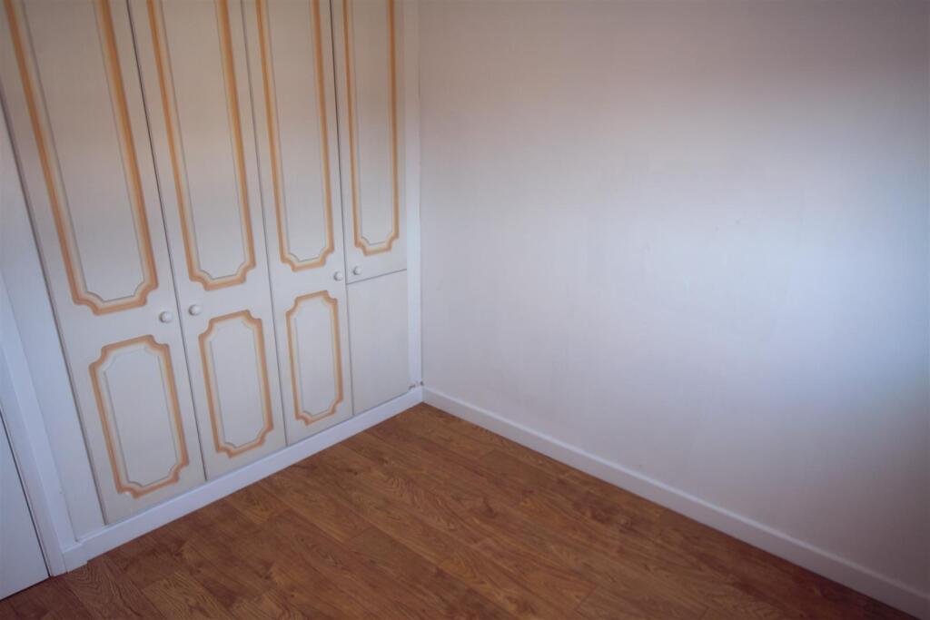 bedroom 222.jpg