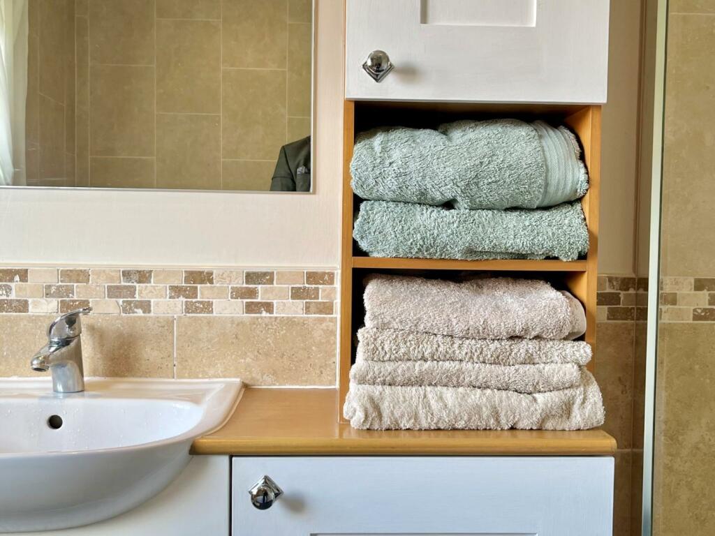 bathroom 2.jpg