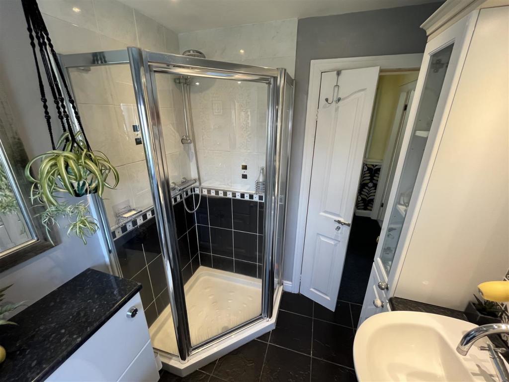 Bathroom Aspect 2.jpg