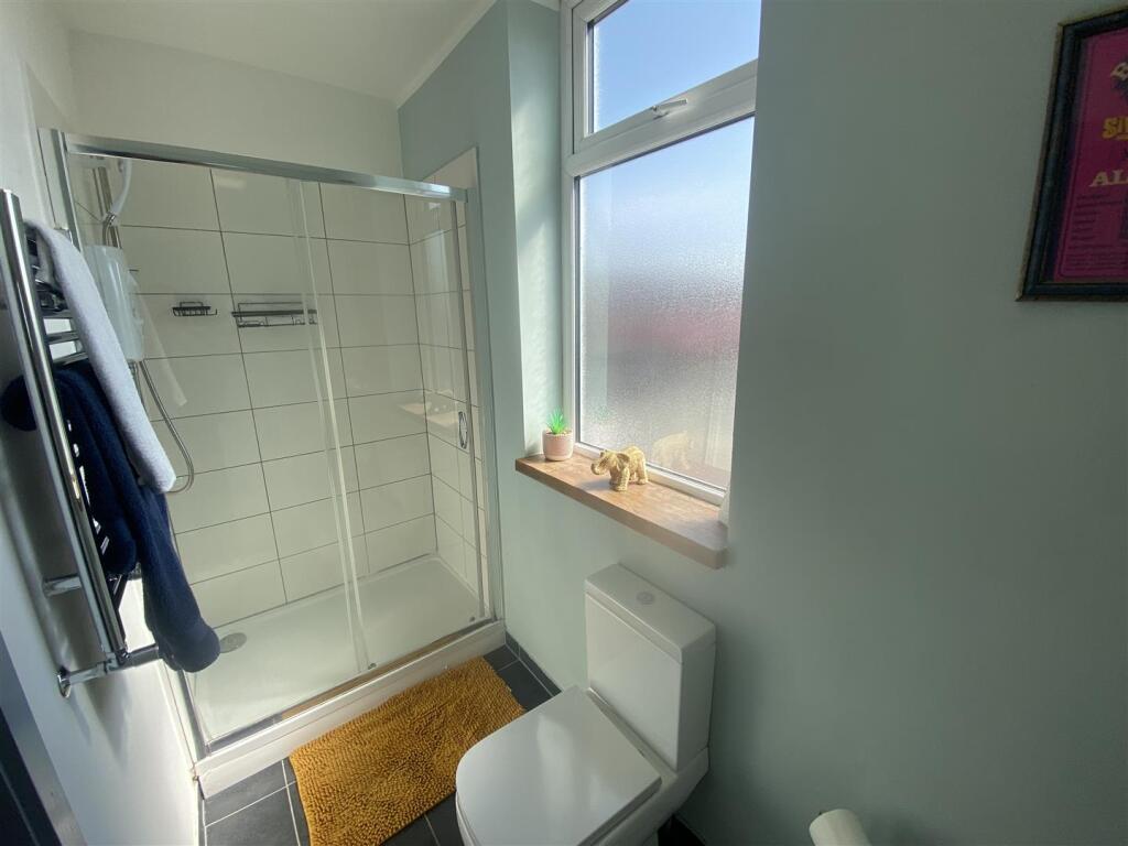 228 Rm 6 Bathroom 1.jpg