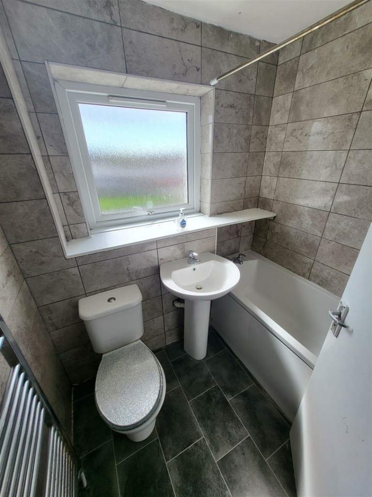77 Martin Avenue Bathroom.png