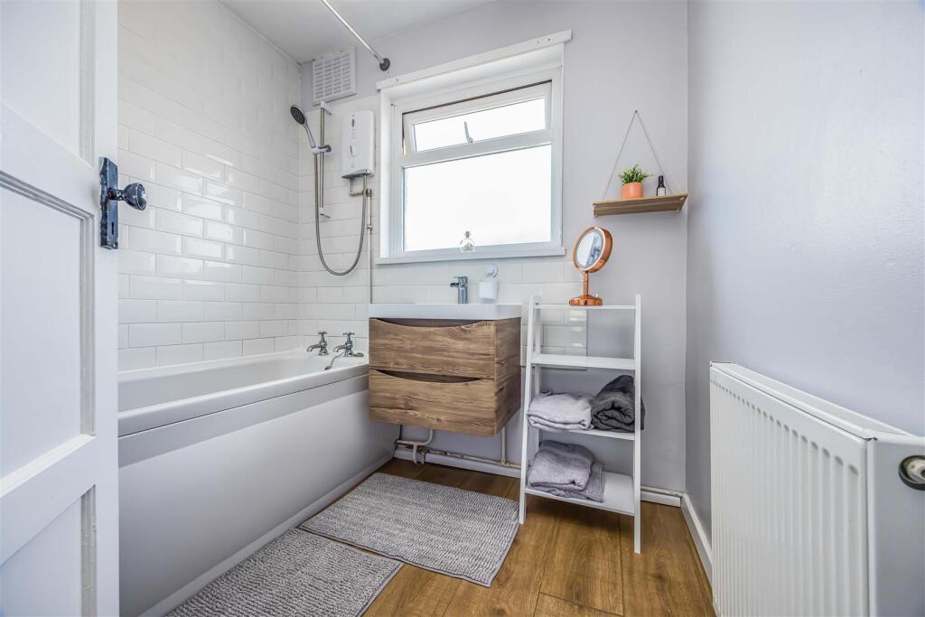 1 Gitsham Gardens, Waterlooville-Small-PorticoMark