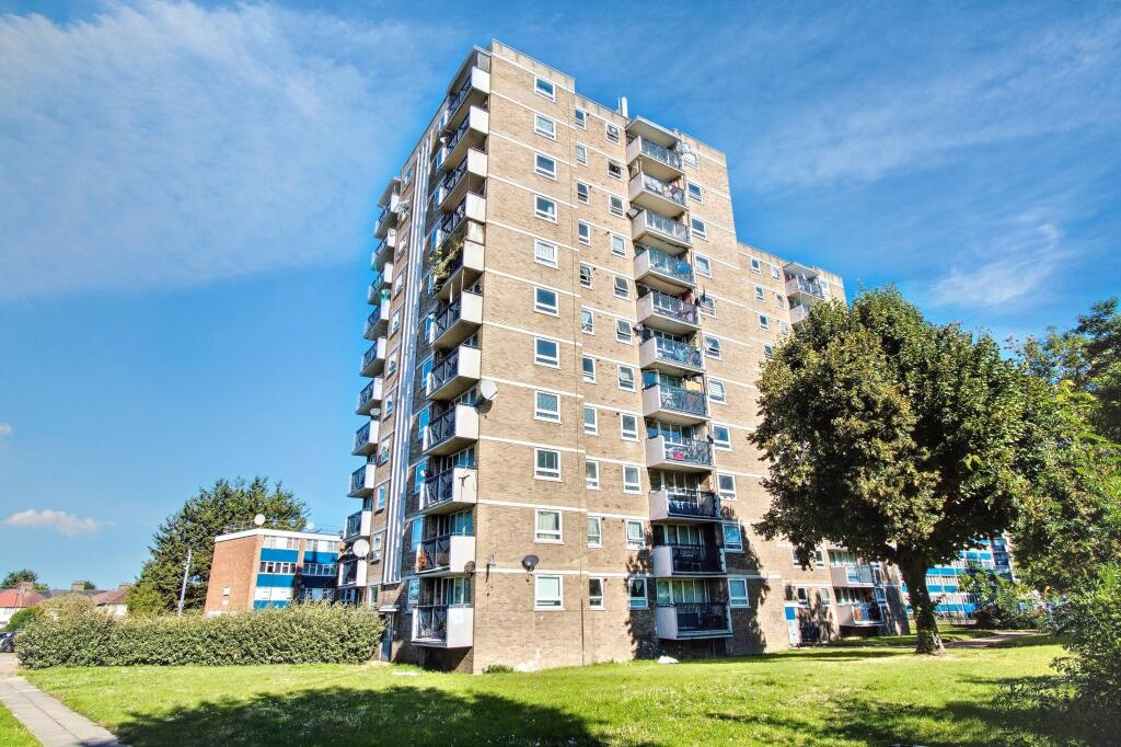 Flat 74 Gainsborough House, Ayley Croft, Enfield, Middlesex, EN1 1XZ
