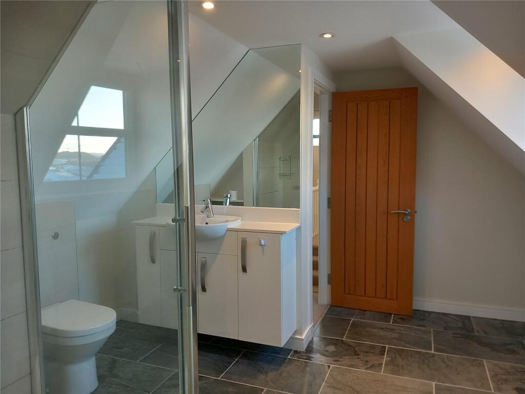 Upper Shower Room