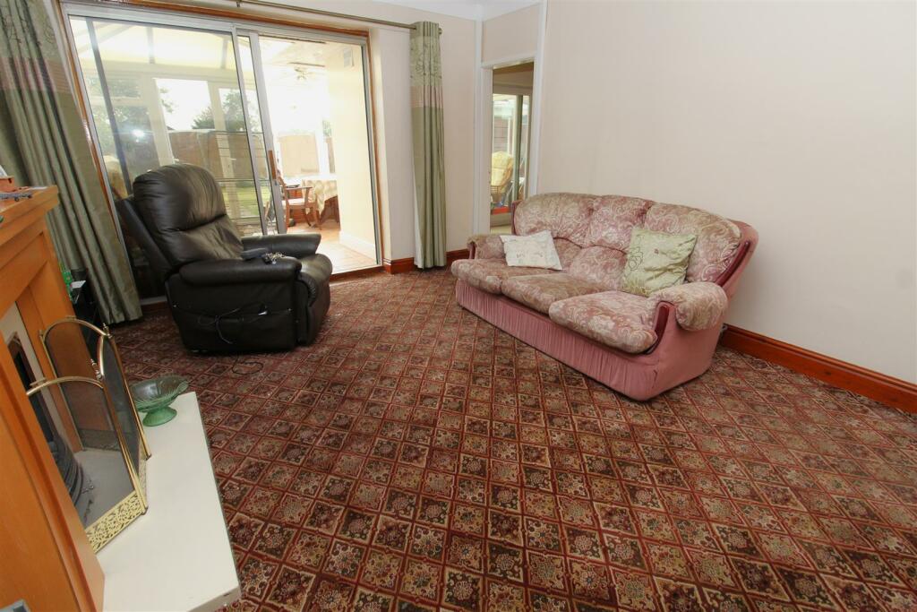 Living Room1.JPG