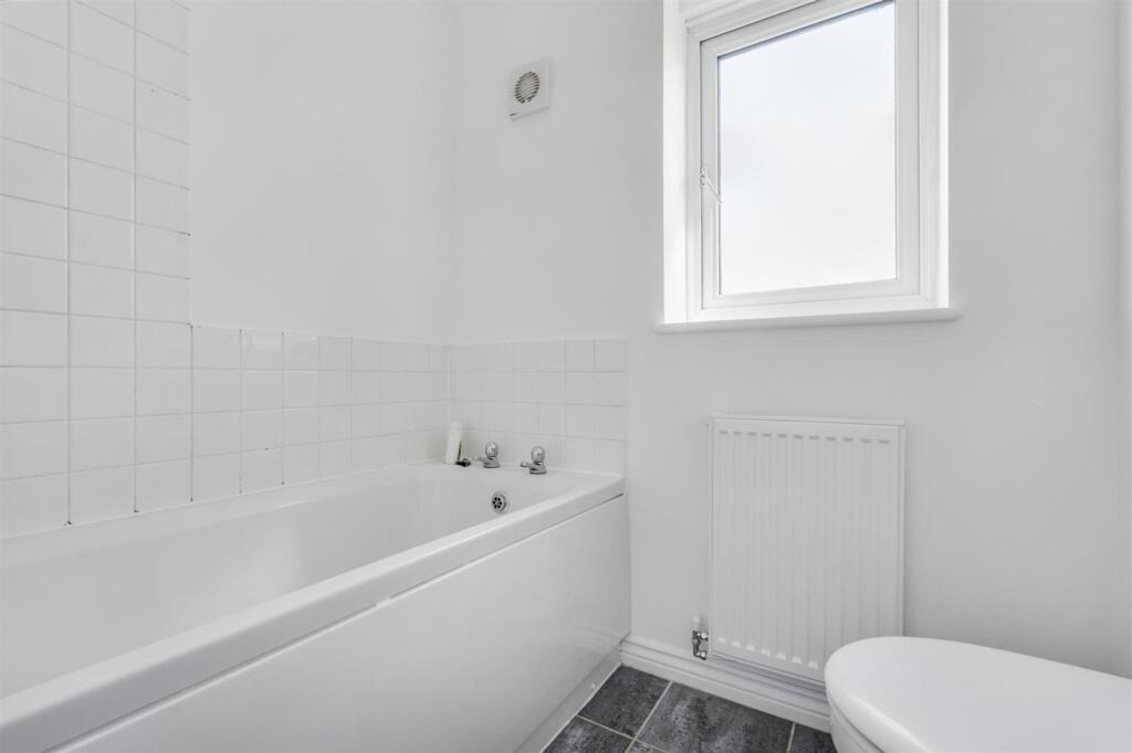 Bathroom_3.jpeg