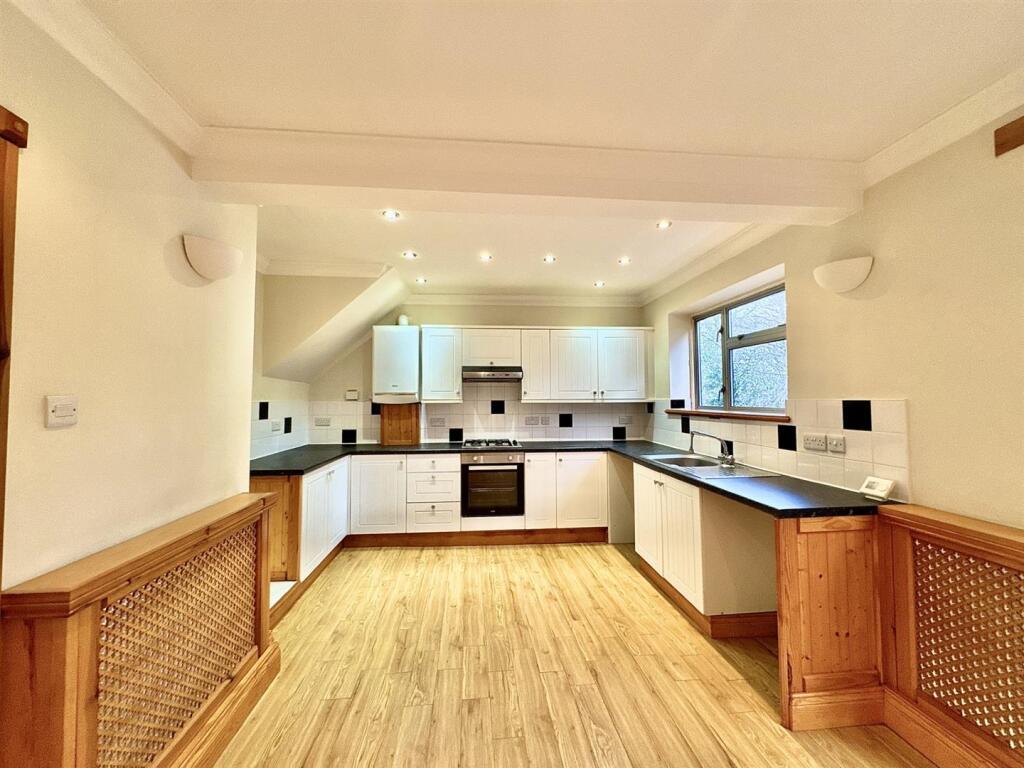 KITCHEN/ DINING ROOM