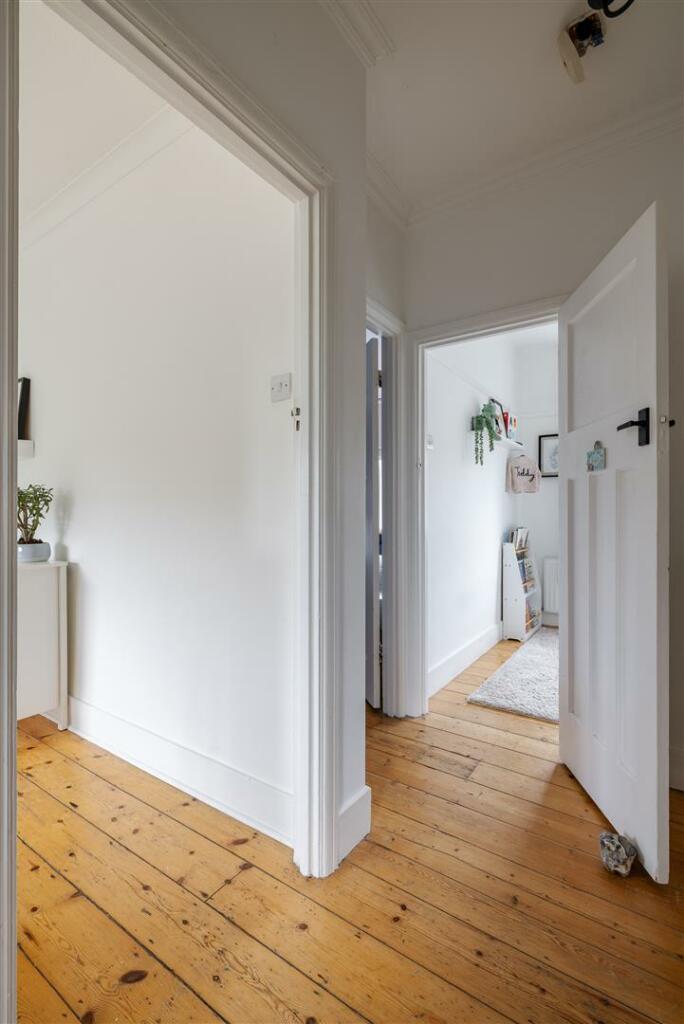 Thornwood Close, E18