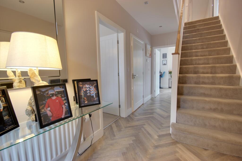 1 Entrance Hal B