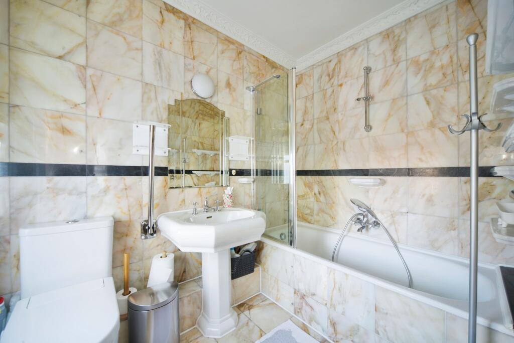 12 Squires Mount, Hampstead, London, NW3 1ED