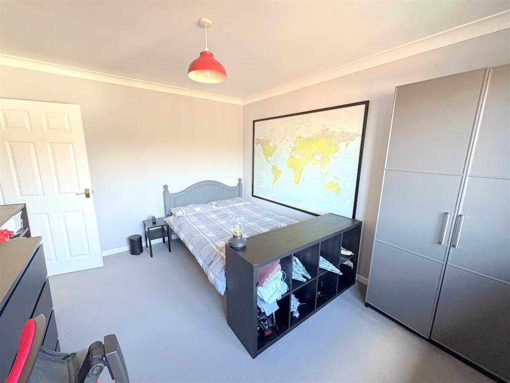 Bedroom 4b.jpg