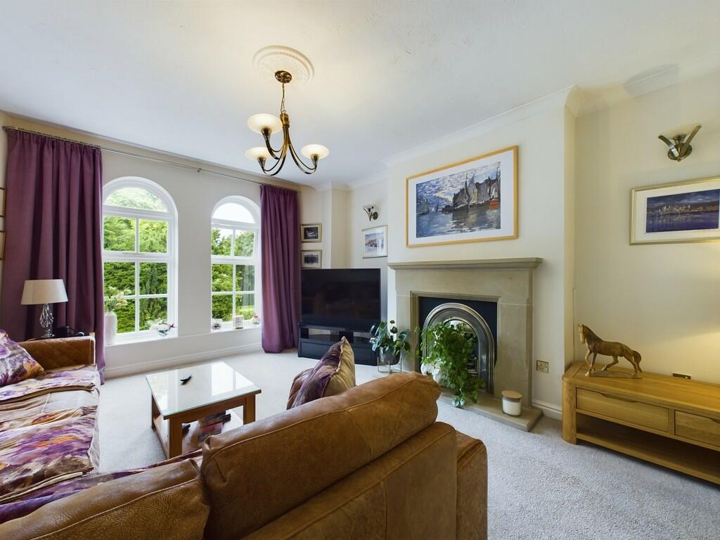 CAM02854G0-PR0184...