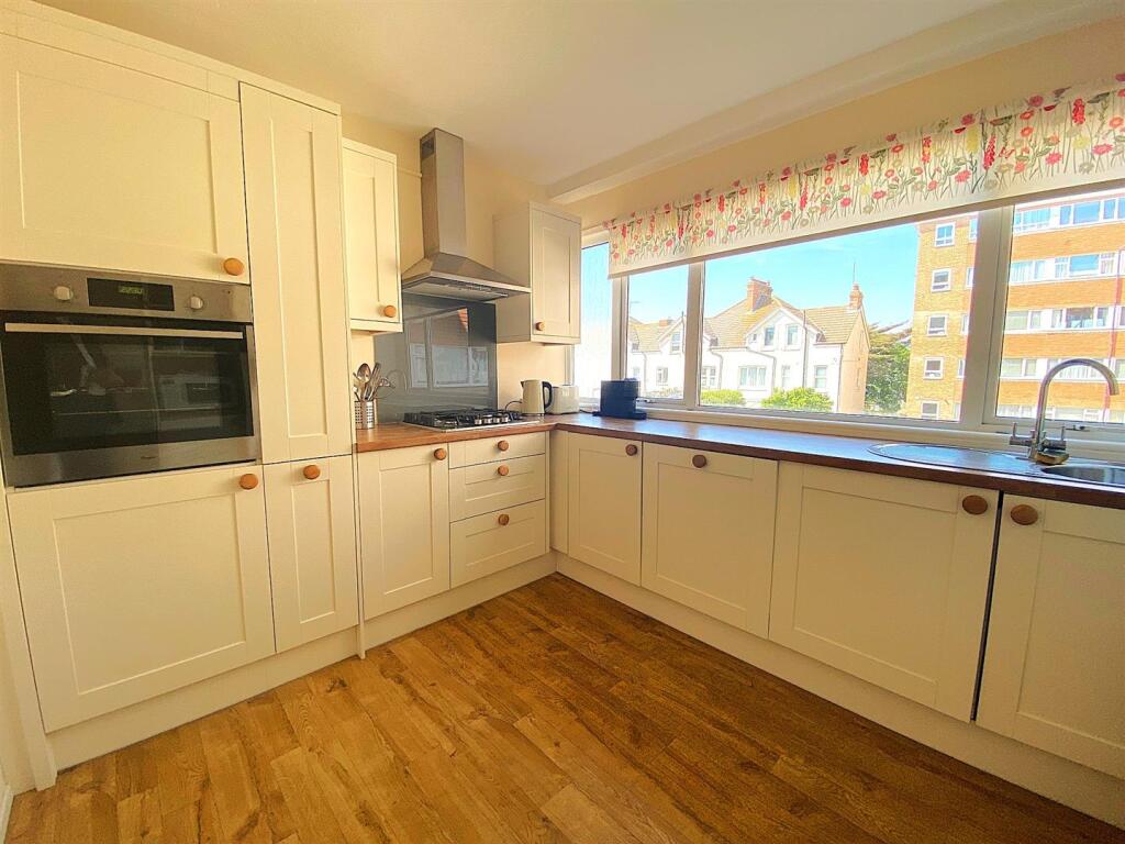 3 Clock Tower Ct - Kitchen1.jpg
