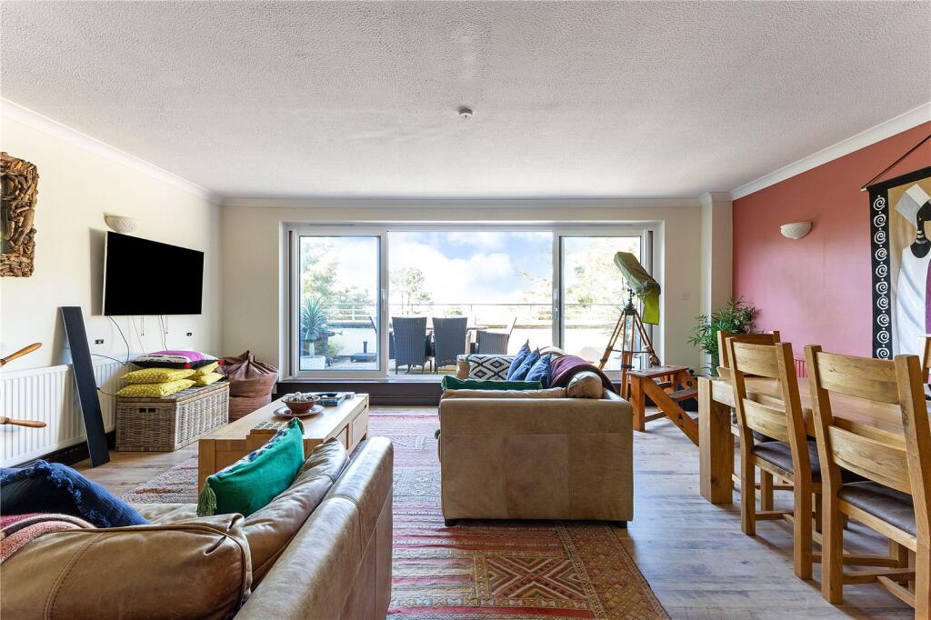 Sitting/ Dining Room