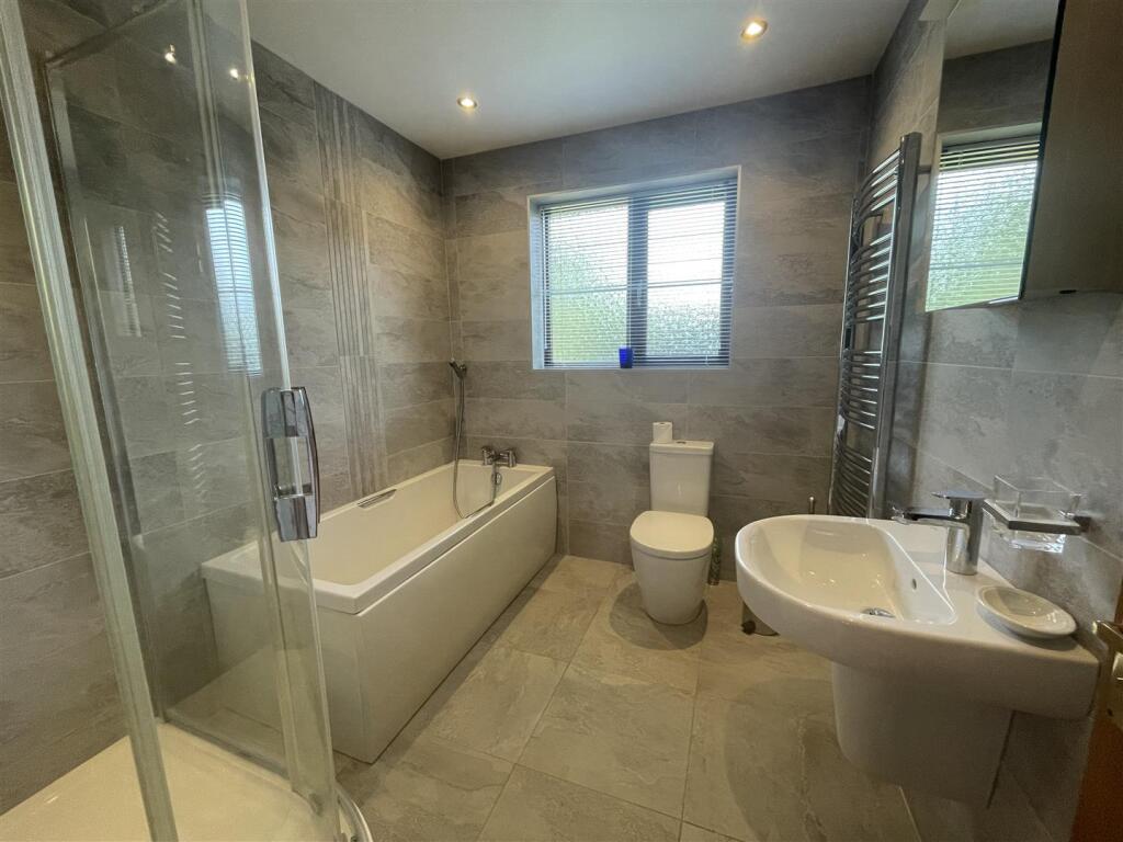 Family bathroom.jpg
